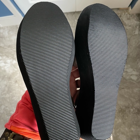 New Reaction by Kenneth Cole fairytale bedazzled sandals in sparkling silver!! - Picture 4 of 7